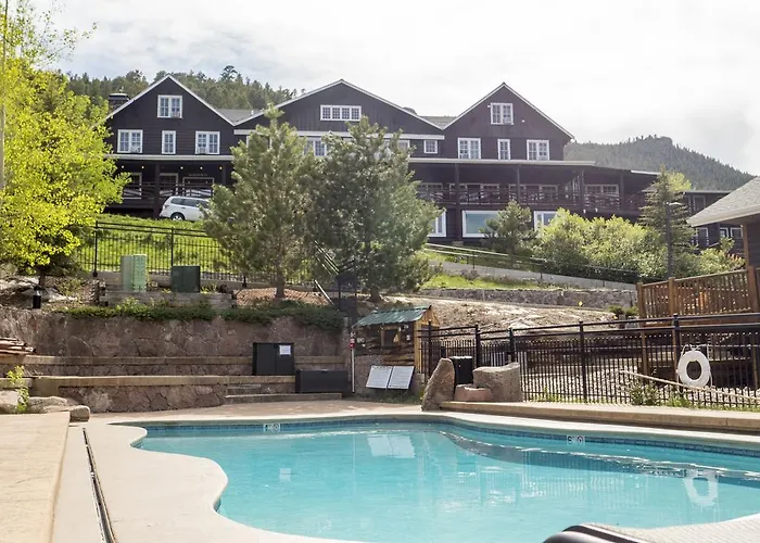 Mary'S Lake Lodge